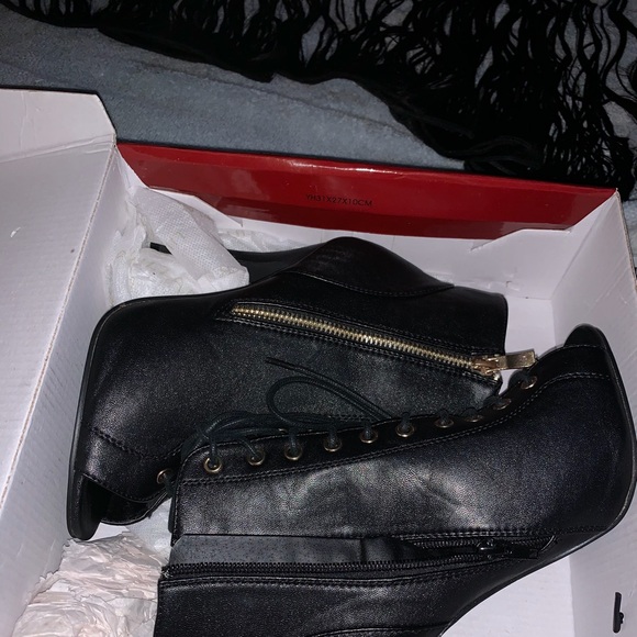 Black open toe booties - Picture 1 of 7